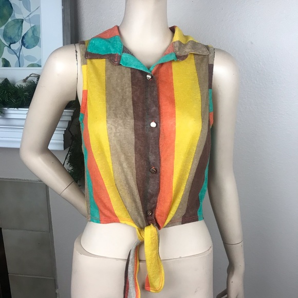 Love J Front Knot Crop Top - Picture 2 of 5